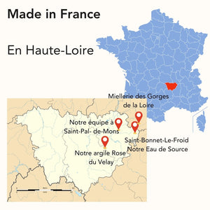 La crème gommante  pour le visage Velavi est fabriquée en Haute-Loire et contient des actifs de la région. Ca Velavi s'engage pour une production locale et bio. 